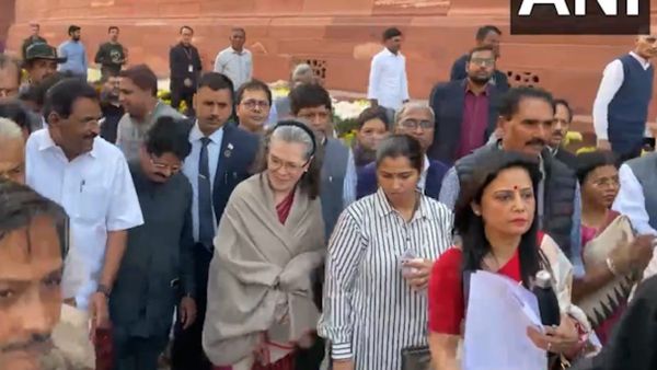 ଲୋକସଭାରୁ ଟିଏମସି ସାଂସଦ ମହୁଆ ମୈତ୍ର ବହିଷ୍କୃତ