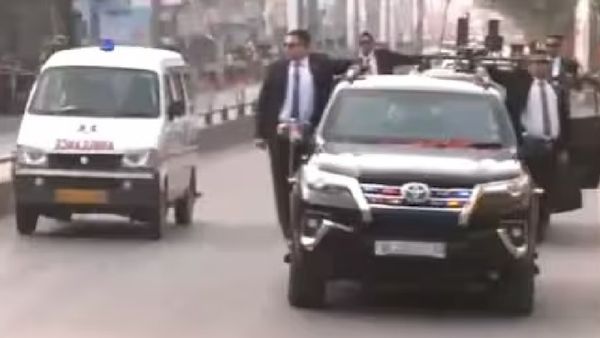 ପିଏମ ମୋଦି ଆମ୍ବୁଲାନ୍ସକୁ ରାସ୍ତା ଦେବା ପାଇଁ ଅଟକାଇଲେ ନିଜର କାରକେଡ