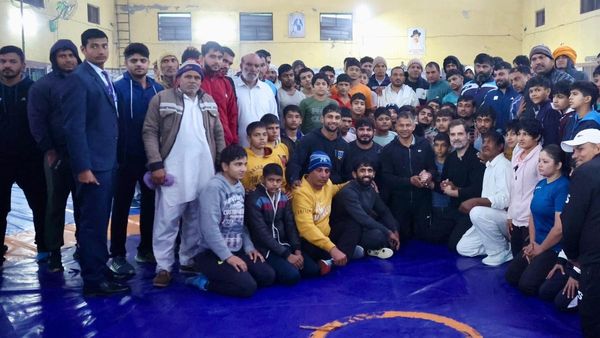 WFI ବିବାଦ ମଧ୍ୟରେ କୁସ୍ତି ଯୋଦ୍ଧାଙ୍କୁ ଭେଟିଲେ ରାହୁଲ ଗାନ୍ଧି