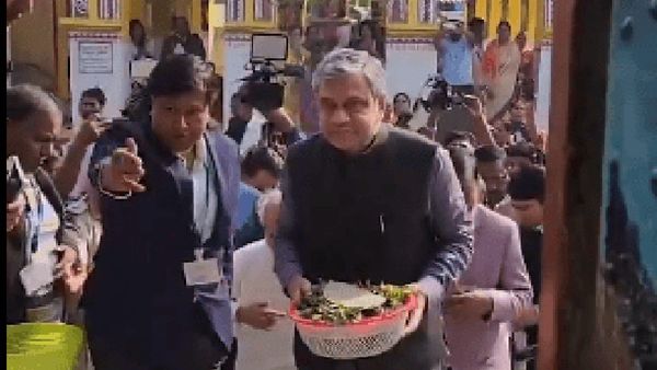 କ୍ଷୀରଚୋରା ଗୋପୀନାଥ ମନ୍ଦିରରେ ପୂଜାର୍ଚ୍ଚନା କଲେ କେନ୍ଦ୍ର ରେଳମନ୍ତ୍ରୀ