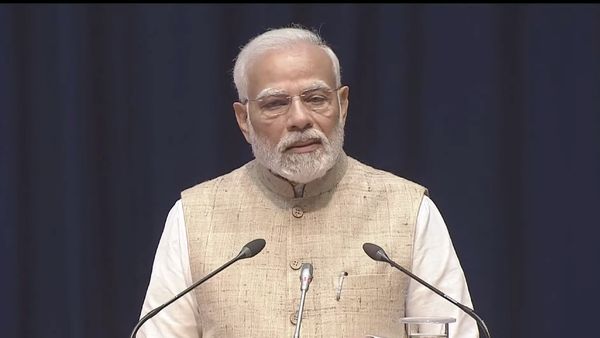 ଗୋଟିଏ ପରିବାରରୁ ରାଜନୀତିକୁ ୧୦ ଜଣ ଆସିବା ଖରାପ ନୁହେଁ , ପରିବାରବାଦ ଉପରେ କଣ କହିଲେ ମୋଦି ଜାଣନ୍ତୁ