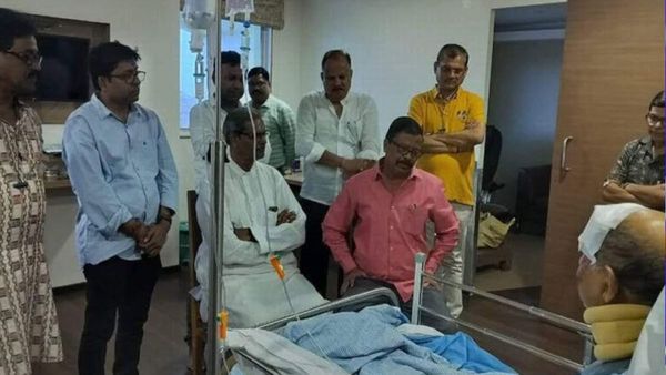 ପ୍ରସନ୍ନ ଆଚାର୍ୟ୍ୟଙ୍କୁ ଭେଟିଲେ ସାଂସଦ ସୁରେଶ ପୂଜାରୀ ଓ କେ. ଭି. ସିଂଦେଓ