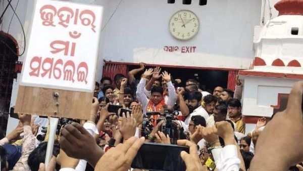 ସମ୍ବଲପୁର ଲୋକସଭା କ୍ଷେତ୍ରରୁ ବିଜେଡ଼ି ପ୍ରାର୍ଥୀ ହେବା ପରେ ମା’ ସମଲେଇଙ୍କ ଦର୍ଶନ କଲେ ବବି ଦାସ