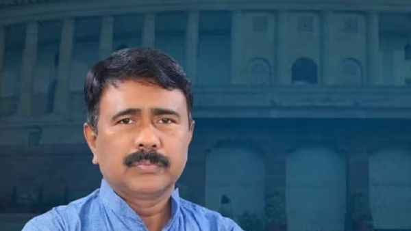 ହାତ ଦେଲାନି ଟିକେଟ, କଂଗ୍ରେସର ସାଥ୍ ଛାଡ଼ିଲେ ସାଂସଦ