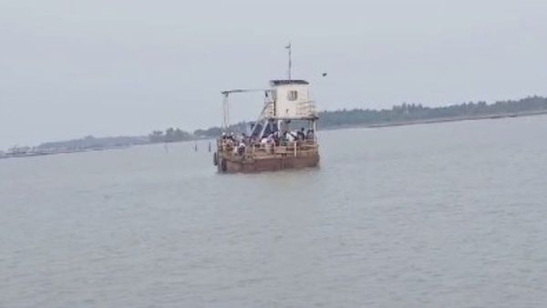 ମଝି ଚିଲିକାରେ ଫସିଲା ଭସାପୋଲ; ୪୦ ଯାତ୍ରୀ, ୨୦ ବାଇକ ଥିବା ସୂଚନା