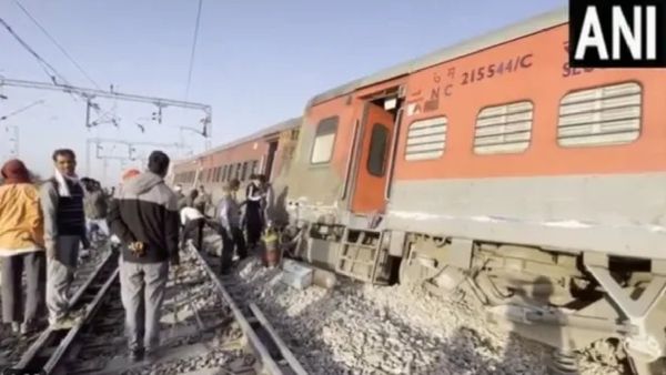 Train accident: ଧାରଣାରୁ ଖସିଲା ସାବରମତି-ଆଗ୍ରା ସୁପରଫାଷ୍ଟ, ଜାଣନ୍ତୁ ସମ୍ପୂର୍ଣ୍ଣ ଖବର