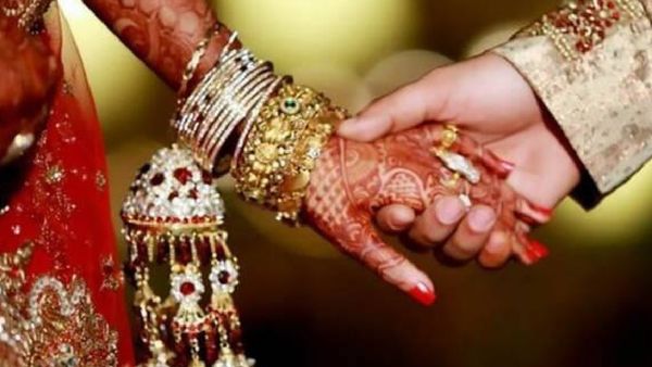 ୧୨ ବର୍ଷରୁ ଝିଅକୁ ୬୩ ବର୍ଷୀୟ ଧର୍ମଗୁରୁ କରିଲେ ବିବାହ, ପରେ ଦେଶରେ.....