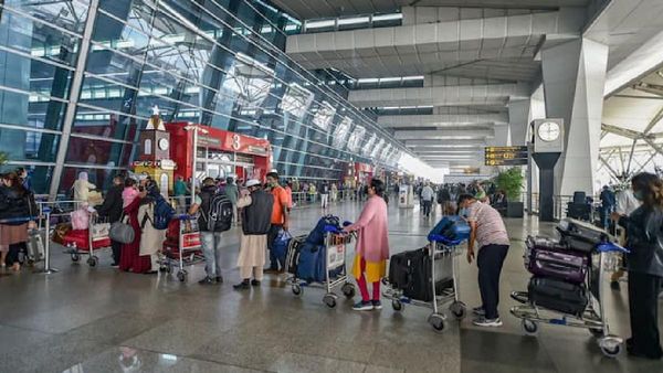 Kolkata Airport News: କୋଲକାତା ବିମାନବନ୍ଦରକୁ ବୋମା ପକେଇ ଉଡ଼ାଇ ଦେବାର ମିଳିଲା ଧମକ