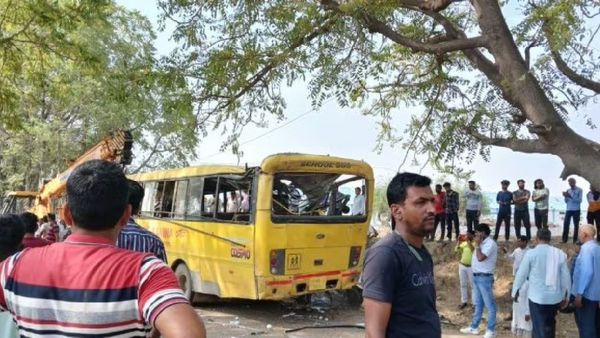 ଦୁର୍ଘଟଣାର ଶିକାର ସ୍କୁଲ ବସ୍‌, ଚାଲିଗଲା ୬ ଛାତ୍ରଛାତୀଙ୍କ ଜୀବନ
