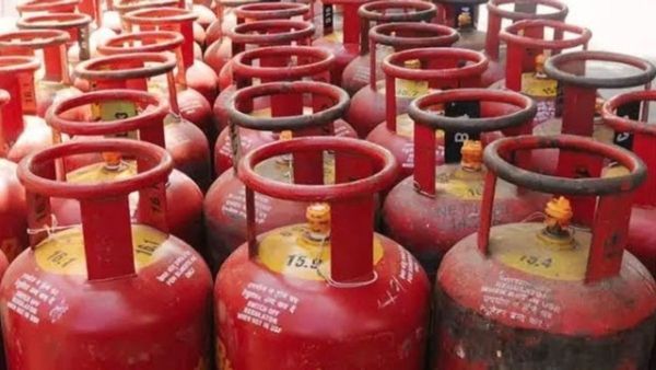 LPG Cylinder Price: କମିଲା ଗ୍ୟାସ ଦର, ୧୯ ଟଙ୍କା କମିଲା ୧୯ କେଜି କମର୍ସିଆଲ LPG ସିଲିଣ୍ଡର ଦାମ୍‌