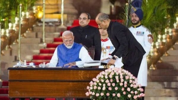 ତୃତୀୟ ଥର ପ୍ରଧାନମନ୍ତ୍ରୀ ହେଲେ ନରେନ୍ଦ୍ର ମୋଦି, କ୍ୟାବିନେଟରେ କିଏ କିଏ ?