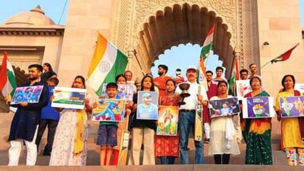 T20 World Cup final: ଟି-୨୦ ବିଶ୍ୱକପ ଫାଇନାଲରେ ଭାରତର ବିଜୟ ପାଇଁ ଗଙ୍ଗା ଆରତୀ, ନେଲେ ବାବା ବିଶ୍ୱନାଥଙ୍କଠାରୁ ଆଶୀର୍ବାଦ