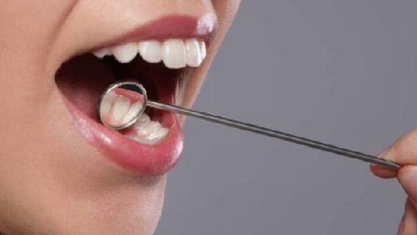 ଏହି ୮ଟି ଲକ୍ଷଣ ଦେଖା ଦେଲେ ତୁରନ୍ତ ଆରମ୍ଭ କରନ୍ତୁ ଚିକିତ୍ସା, ନଚେତ୍ ହୋଇପାରେ ମୁଖ କର୍କଟ