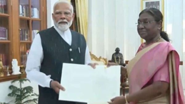 ସରକାର ଗଠନ ପାଇଁ ମୋଦିଙ୍କୁ ନିମନ୍ତ୍ରଣ କଲେ ରାଷ୍ଟ୍ରପତି