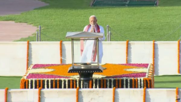 ଶପଥ ଗ୍ରହଣ ପୂର୍ବରୁ ରାଜଘାଟରେ ମହାତ୍ମା ଗାନ୍ଧିଙ୍କୁ ଶ୍ରଦ୍ଧାଞ୍ଜଳି ଜଣାଇଲେ ମୋଦି