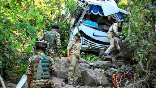 ଜମ୍ମୁ କଶ୍ମୀର ତୀର୍ଥଯାତ୍ରୀଙ୍କ ବସ୍ ଉପରେ ଆତଙ୍କବାଦୀ ଆକ୍ରମଣ ଘଟଣା: ୫୦ ଜଣ ଅଟକ