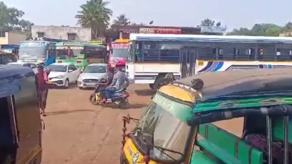 କୋରାପୁଟରେ ଗଡୁନି ବସ୍:ବସ୍ କର୍ମଚାରୀ ଓ ମାଲିକଙ୍କ ମଧ୍ୟରେ ବିବାଦ