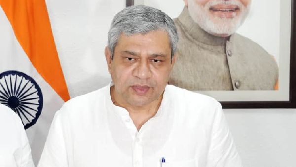 ପଶ୍ଚିମବଙ୍ଗରେ ବଡ଼ ଧରଣର ଟ୍ରେନ୍ ଦୁର୍ଘଟଣା: ଦୁଃଖ ପ୍ରକାଶ କଲେ ରେଳମନ୍ତ୍ରୀ ଅଶ୍ୱିନୀ ବୈଷ୍ଣବ