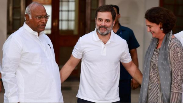 ଏହି ଆସନରୁ ଇସ୍ତଫା ଦେଲେ ରାହୁଲ ଗାନ୍ଧୀ, ପ୍ରିୟଙ୍କା ଗାନ୍ଧୀଙ୍କୁ ମିଳିଲା ବଡ଼ ଦାୟତ୍ୱ