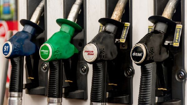 ଜାଣନ୍ତୁ ପେଟ୍ରୋଲ ଡିଜେଲ ଉପରେ କେତେ ଟ୍ୟାକ୍ସ ନିଅନ୍ତି ରାଜ୍ୟ ସରକାର