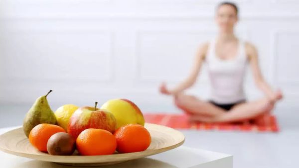 International Yoga Day: ଯୋଗ କରୁଛନ୍ତି କି ? ଏମିତି ରଖନ୍ତୁ ଖାଦ୍ୟ ଅଭ୍ୟାସ, ମିଳିବ ବହୁ ଫାଇଦା