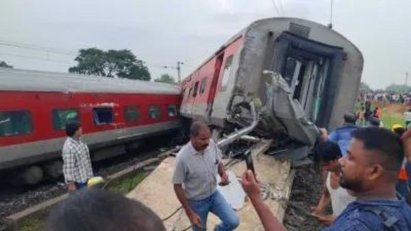 Train Accident: ଓଲଟିଲା ହାୱଡା-ସିଏସଏମଟି ମେଲର ୧୮ ବଗି: ଦୁଇ ମୃତ ୧୫୦ ଆହତ , ହେଲ୍ପଲାଇନ ନମ୍ବର ଜାରି