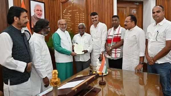 ଝାଡ଼ଖଣ୍ଡରେ ପୁଣି ରାଜନୈତିକ ହଲଚଲ୍, ଇସ୍ତଫା ଦେଲେ ମୁଖ୍ୟମନ୍ତ୍ରୀ ଚମ୍ପାଇ