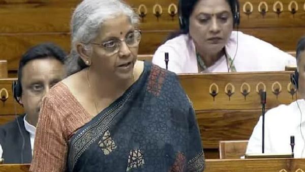 Economic Survey: ଅର୍ଥନୈତିକ ସର୍ଭେ ରିପୋର୍ଟ ଉପସ୍ଥାପନ କଲେ ଅର୍ଥମନ୍ତ୍ରୀ ନିର୍ମଳା ସୀତାରମଣ