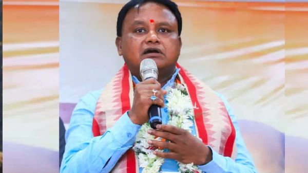 ଲୋକଙ୍କ ଅଭିଯୋଗ ଶୁଣିଲେ ମୁଖ୍ୟମନ୍ତ୍ରୀ: ସମାଧାନ ପାଇଁ ଅଧିକାରୀମାନଙ୍କୁ ନିର୍ଦ୍ଦେଶ