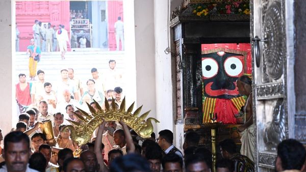 ସୁନାରେ ସଜେଇ ହେବେ ମହାବାହୁ,ରଥ ଉପରକୁ ଆସୁଛି ଚତୁର୍ଦ୍ଧାମୂର୍ତ୍ତିଙ୍କ ସୁନାର ଅଳଙ୍କାର