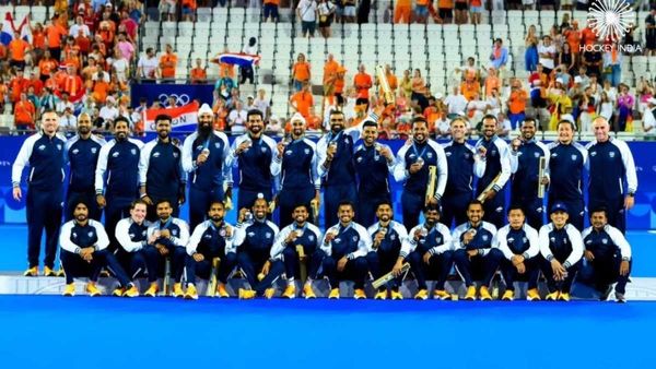 ଭୁବନେଶ୍ୱରରେ ପହଞ୍ଚିଲେ ପ୍ୟାରିସ ଅଲିମ୍ପିକ ବ୍ରୋଞ୍ଜ ବିଜୟୀ ଭାରତୀୟ ହକି ଟିମ୍‌ : ଏୟାରପୋର୍ଟରେ ହକି ଟିମ୍‌କୁ ସ୍ୱାଗତ