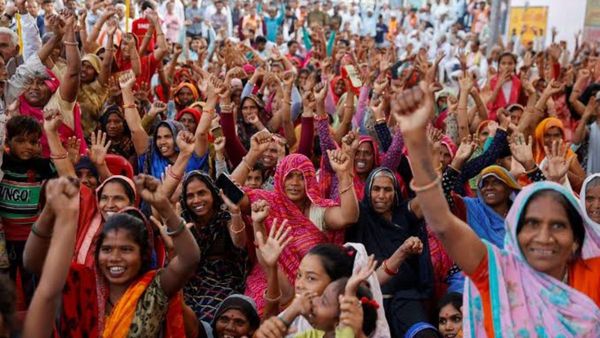 Govt Scheme: ସରକାର ଆଣିଲେ ନୂଆ ଯୋଜନା, ଝିଅଙ୍କୁ ଦେବେ ୧ ଲକ୍ଷ ୧ ହଜାର ଟଙ୍କା !