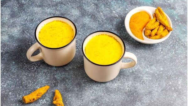 କ୍ଷୀରରେ ହଳଦୀ ମିଶାଇ ପିଅନ୍ତୁ , ଦୂର ହେବ ଏହିସବୁ ସମସ୍ୟା