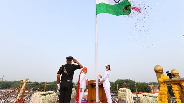 ଦିଲ୍ଲୀ ଲାଲକିଲ୍ଲାରେ ତାକା ଉତ୍ତୋଳନ ପ୍ରଧାନମନ୍ତ୍ରୀ