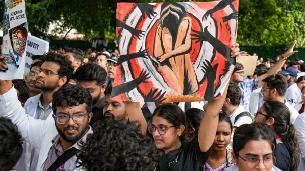 କୋଲକତା ଡାକ୍ତରଙ୍କ ଦୁଷ୍କର୍ମ-ହତ୍ୟା ମାମଲା: ଆଜିଠୁ ରାସ୍ତାରେ ଡାକ୍ତରଙ୍କ OPD ସେବା