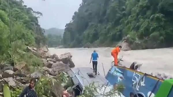 Nepal Bus Accident: ନେପାଳରେ ବଡ଼ ସଡ଼କ ଦୁର୍ଘଟଣା, ୧୪ ଜଣଙ୍କ ମୃତ୍ୟୁ