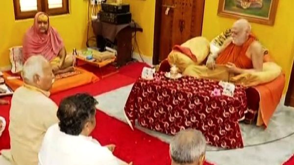 ଜଗଦଗୁରୁ ଶଙ୍କରାଚାର୍ଯ୍ୟଙ୍କୁ ଭେଟିଲେ ମୋହନ ଭାଗବତ