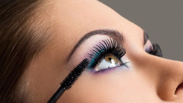 Makeup Tips: ମେକଅପ୍ ଲଗାଇବା ପୂର୍ବରୁ ତ୍ୱଚାରେ ଲଗାନ୍ତୁ ଏହି ସବୁ ଜିନିଷ