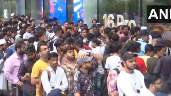 iPhone 16'ସେଲ୍ ହେଲା ଆରମ୍ଭ, Apple ଷ୍ଟୋର ବାହାରେ ଲୋକଙ୍କ ଭିଡ଼