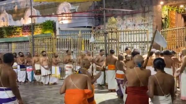 ତିରୁପତି ଲଡୁ ବିବାଦ: ୪ ଘଣ୍ଟା ଧରି ହେଲା ମନ୍ଦିରର ଶୁଦ୍ଧିକରଣ, ହୋମ ଯଜ୍ଞ କରି ମାଗିଲେ କ୍ଷମା