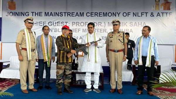 ତ୍ରିପୁରାରେ ଆତ୍ମସମର୍ପଣ କଲେ ୫୦୦ରୁ ଅଧିକ ଉଗ୍ରବାଦୀ