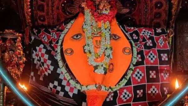 ସମ୍ବଲପୁରର ଅଧିଷ୍ଠାତ୍ରୀ ଦେବୀ ମା ସମଲେଶ୍ବରୀଙ୍କ ଧ୍ବଜାରୋହଣ