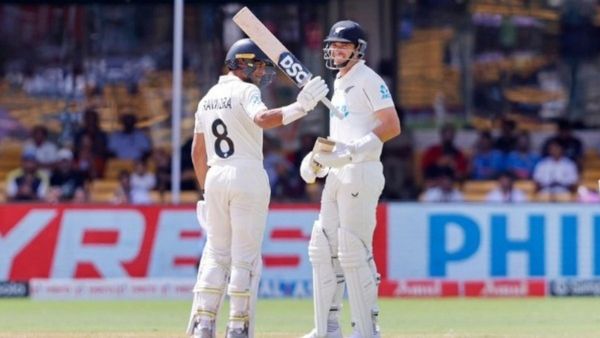 IND vs NZ: ପ୍ରଥମ ଇନିଂସରେ ୪୦୨ ରନରେ ନ୍ୟୁଜିଲାଣ୍ଡ ଅଲଆଉଟ୍, ଭାରତ ୩୫୬ ରନରେ ପଛୁଆ