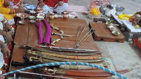 ଦଶହରାରେ କାହିଁକି ପୂଜା ହୁଏ ଶସ୍ତ୍ର ? ଜାଣନ୍ତୁ ଏହା ପଛରେ ଥିବା ପୌରାଣିକ ତତ୍ତ୍ଵ