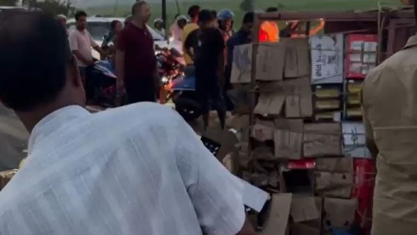 ମଦ ବୋଝେଇ ପିକ୍‌ଅପ୍ ଓଲଟିଲା,ଲୋକେ ବୋହି ନେଲେ ମଦ