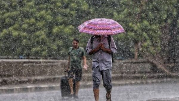 Cyclone fengal: ହାଲୁକା ମଧ୍ୟମ ଧରଣର ବର୍ଷା ନେଇ ୧୧ ଜିଲ୍ଲାକୁ ୟେଲୋ ୱାର୍ଣ୍ଣିଂ ଜାରି