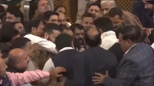 ଧାରା 370କୁ ନେଇ ଜମ୍ମୁ କଶ୍ମୀର ବିଧାନସଭା ଗୃହରେ ହଟ୍ଟଗୋଳ