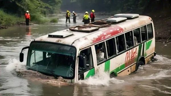 ପାକିସ୍ତାନରେ ଭୟଙ୍କର ଦୁର୍ଘଟଣା ; ନଦୀକୁ ଖସିଲା ବସ୍‌, ଚାଲିଗଲା ଜୀବନ