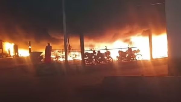 ରେଳ ଷ୍ଟେସନ୍‌ରେ ଭୟଙ୍କର ଅଗ୍ନିକାଣ୍ଡ, ଜଳିଗଲା ୨୦୦ ଗାଡ଼ି