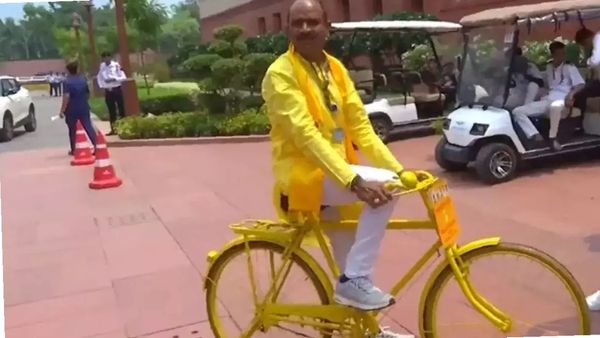 ପାର୍ଲାମେଣ୍ଟକୁ ସାଇକେଲରେ ଆସିଲେ ଟିଡିପି ସାଂସଦ